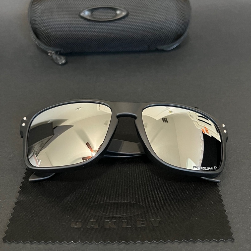 Oakley Holbrook Prizm Polarized Chrome Iridium Sunglasses OO9102 - Picture 3 of 6